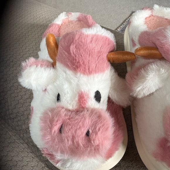 Woman’s size 6.5 slippers - Picture 3 of 8